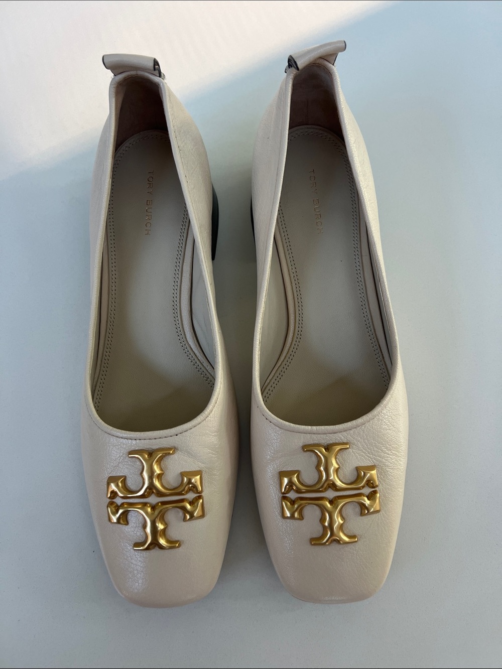 Tory Burch eleanor cream leather gold tone logo pump low heels 10 - Picture 4 of 11